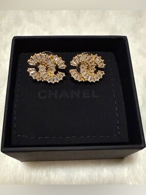 Sparkling Crystal Monogram CC Fashion Earrings in Goldtone